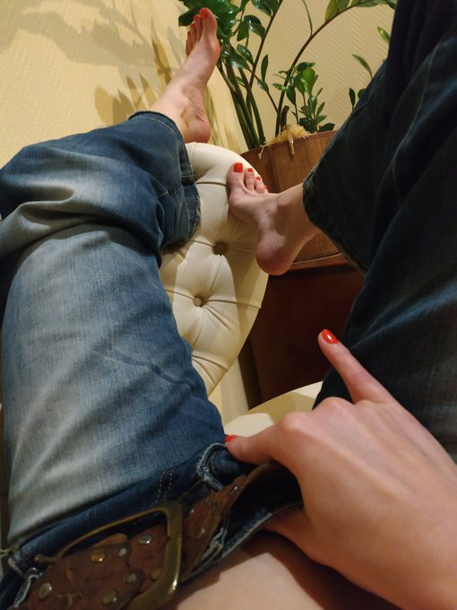 Maybe tight jeans makes my butt looks super sexy, but wide pants much more comfortable and easy to .<a href="/tag/mvsales"class="tags"><span>#mvsales</span></a>