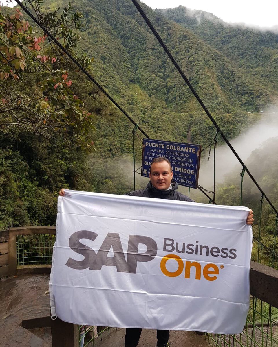 1_Solutions's tweet photo. Desde Ecuador 🇪🇨 alzando la bandera de @sapbusinessone ! El ERP #1 para las empresas en crecimiento ! #welovesapbusinessone #sapbusinessone #OneSolutionsEcaudor gracias @mario_valdizon 👏🏼👏🏼✌🏼 https://t.co/H72ZhguvFE