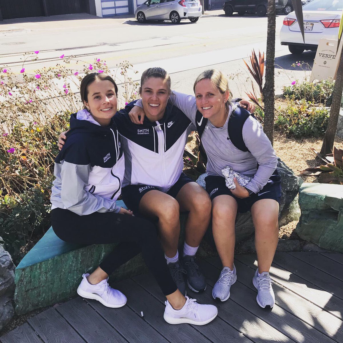 SC_BBall's tweet photo. Elite camps in Cali were a HUGE success & a big reason was to our amazing Alums Meg, Amanda & Tia Also great having incoming 1οΈβ£st years Ally & Jessie part of them! Smith b-ball family πͺπ½ #whysmith @tiakarapoulios @_yaammss_ @meggholland @_bamba14 @jessieruffner https://t.co/iz70CMSu7L