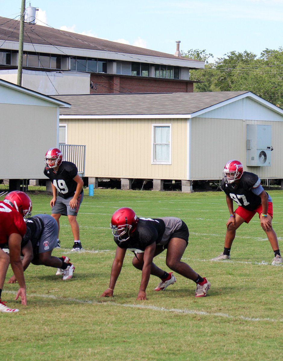 SportsGirlSL's tweet photo. Some of my favorite shots I got today out at @RedTerrorFB football practice today! #RedTerrorFB #GlynnAcademyFootball https://t.co/Syu4yf8iSL