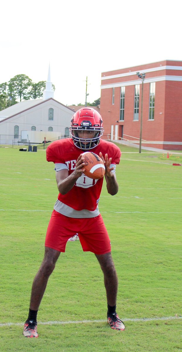 SportsGirlSL's tweet photo. Some of my favorite shots I got today out at @RedTerrorFB football practice today! #RedTerrorFB #GlynnAcademyFootball https://t.co/Syu4yf8iSL