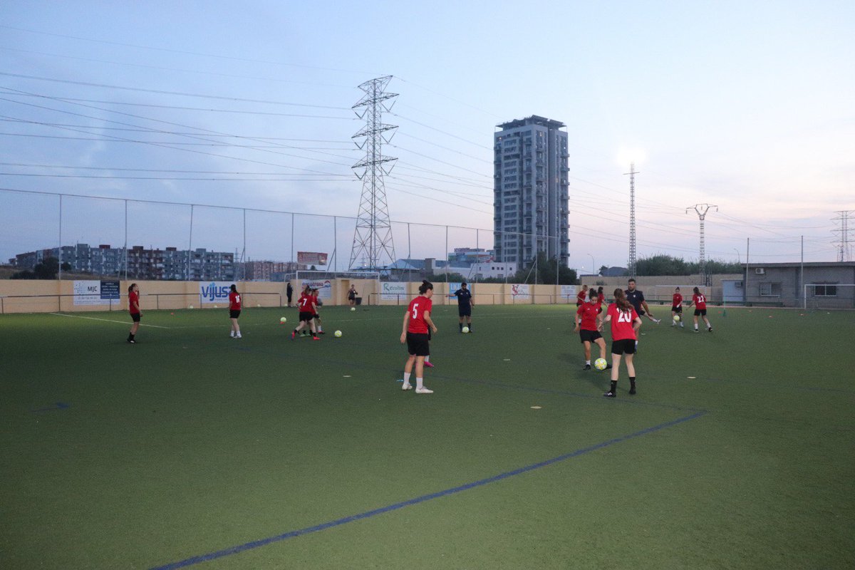 Pretemporada 19/20 🔴⚪⚽

Segunda sesión para nuestras futbolistas.🍍

Galería de imágenes 📸