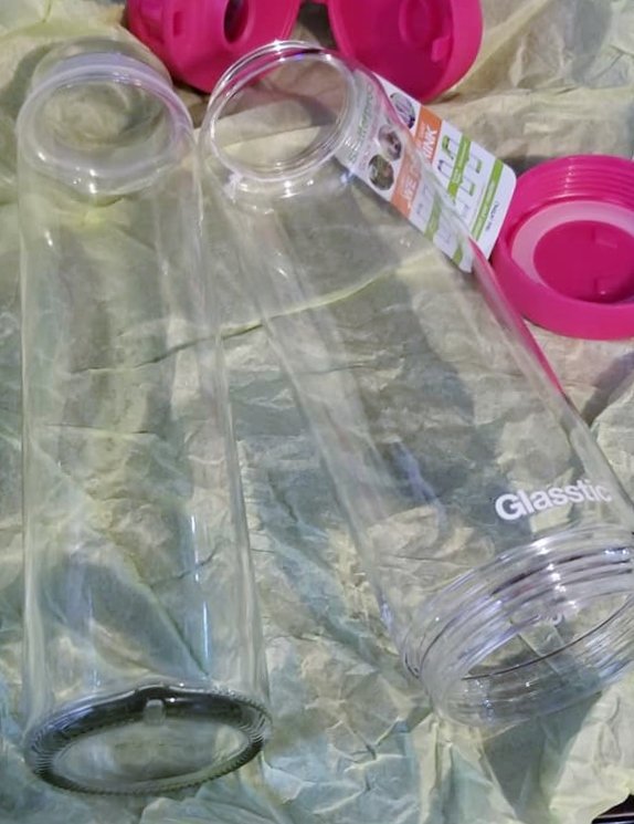 AngieWagg's tweet photo. https://t.co/hdUOWxFEUa Whoever designed this bottle must have known what a clutz I am.
The inside is pure glass while the outer shell is shatterproof.
#glasstic #waterbottle #pureglass #protectiveoutershell
#shatterproof #safebreak #fliptop #widemouth #shatterproofshell https://t.co/ugJqsQ7xT2