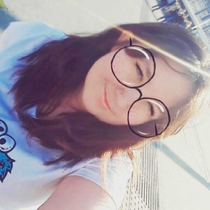 Sailin85649945's tweet photo. Post a pic of you and 3 of your biases and let your followers tell you who you would look best with
This will flop I just know it.btw I actually wear glasses, like real ones 😂😂😂
#selca #me #kpop #ship #shipme #bias https://t.co/B0KOfZRdRf