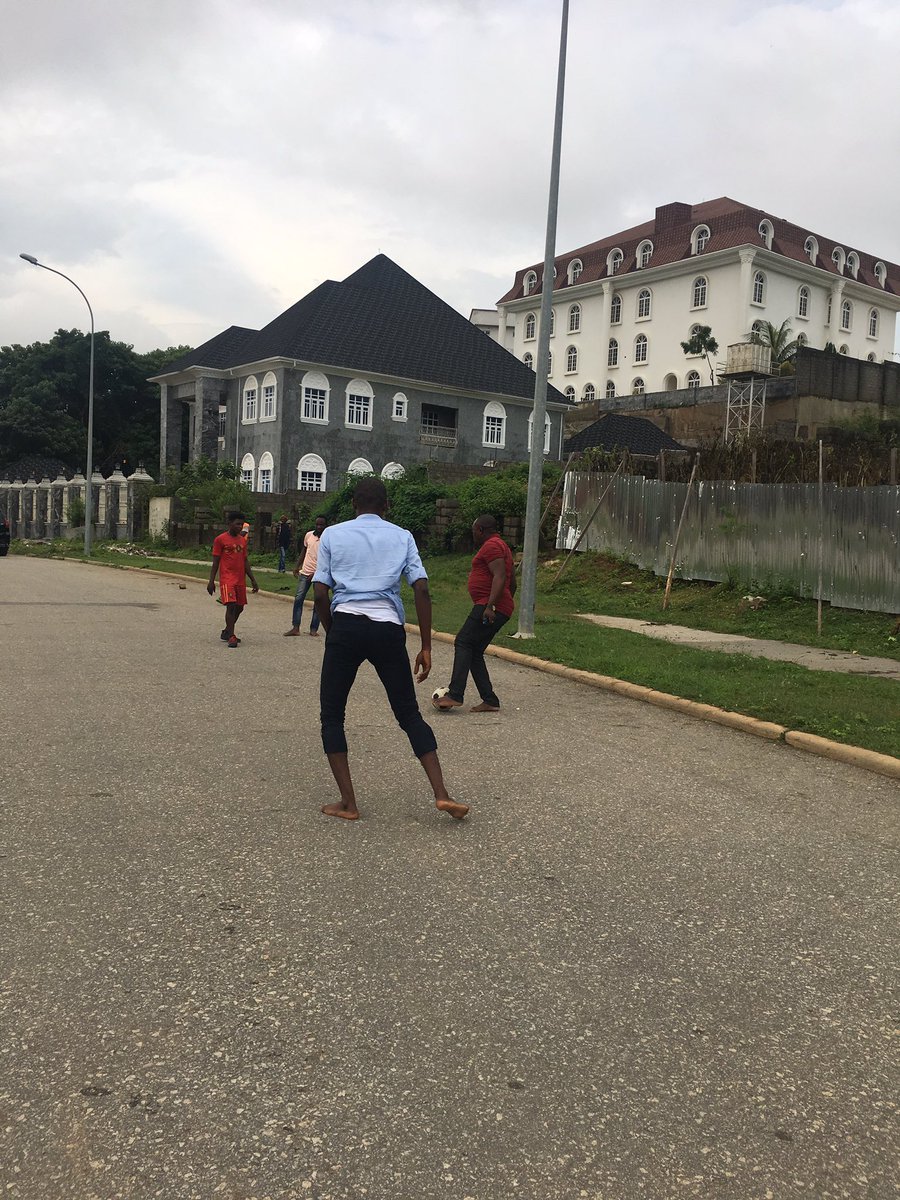 Chi_agozie's tweet photo. Sco pa to manaa ? β Street Football π π
Some where in Asokoro , local man enjoyed himself today
Retweet if you miss such
#Scopatumanaa #AbujaTwitterCommunity #TuesdayThoughts #localmanispleased https://t.co/ib4OYZshY1