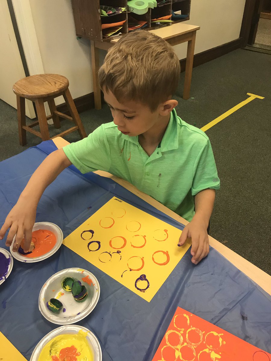 TheCLSSC's tweet photo. The children also created more process art. In one small group they used bottle caps to make a nice design. In another group, they put globs of paint on paper and smashed it down with wax paper, creating a beautiful abstract design. #summercamp #processart @TheCampusSchool https://t.co/V55kBTWU5W