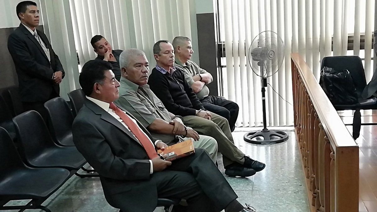 hugomorales84's tweet photo. Tribunal condenó a 4 ex integrantes de la extinta policía nacional por el asesinato del investigador Jose Miguel Mérida, quien tuvo el caso del crimen de la antropóloga Myrna Mack. #TodoNotocias @TN23NOTICIAS @T13Noticias @TelediarioGT @Noti7Guatemala https://t.co/jkA7rjrtPP
