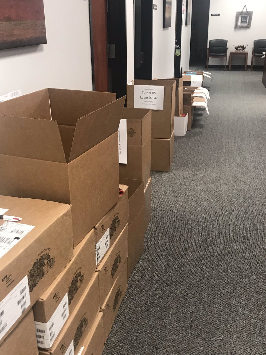 PearlandLearns's tweet photo. Whose ready for learning? C&amp;I coming your way with great info to meet your instructional goals! #growthgritgreatness @PearlandISD #worldclasalearning https://t.co/MOejCKQiu7