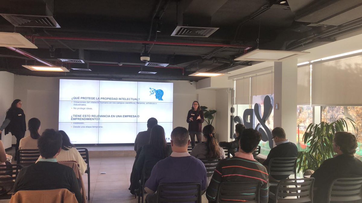 saravenap's tweet photo. Continuamos con la #AcademiaInnova Instancia de capacitación para beneficiari@s de #Corfo para fortalecer capacidades, aumentar probabilidades de éxito de sus proyectos y acelerar llegada a mercado. Hoy taller "Cómo proteger tu Innovación" desde Centro #BCINace junto a #Inapi https://t.co/ORra6YooUU