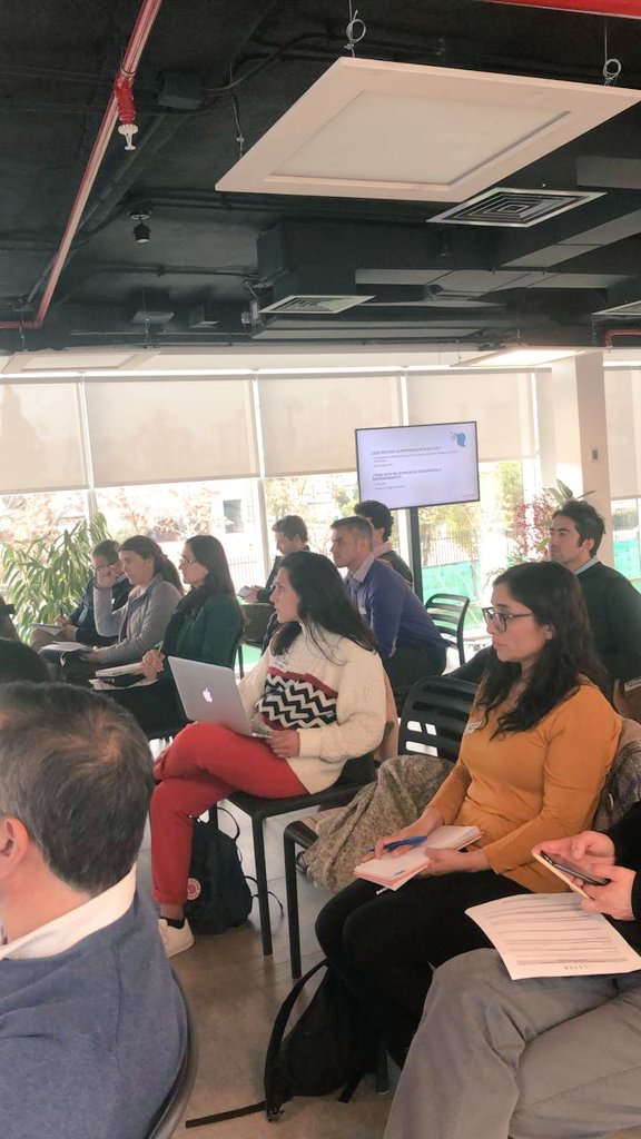saravenap's tweet photo. Continuamos con la #AcademiaInnova Instancia de capacitación para beneficiari@s de #Corfo para fortalecer capacidades, aumentar probabilidades de éxito de sus proyectos y acelerar llegada a mercado. Hoy taller "Cómo proteger tu Innovación" desde Centro #BCINace junto a #Inapi https://t.co/ORra6YooUU
