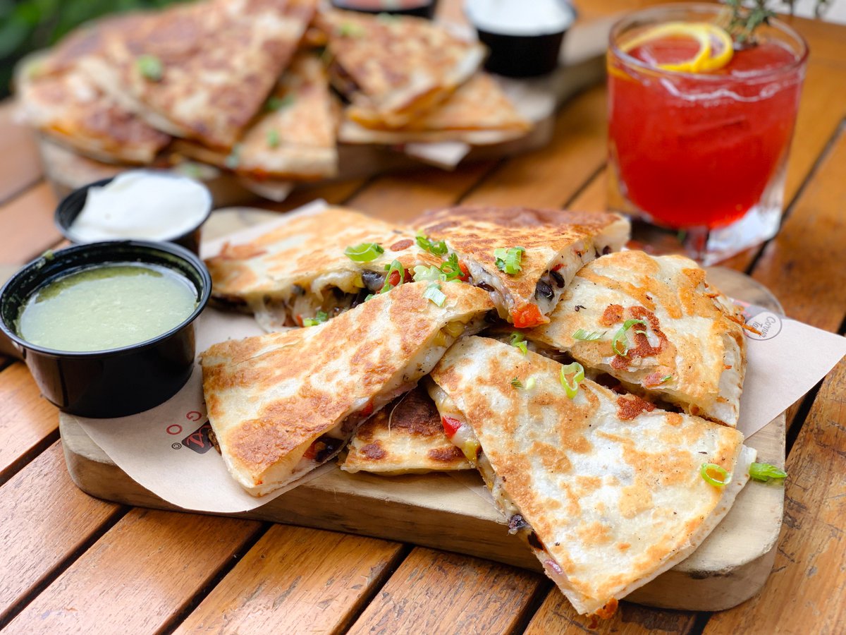 LevyRestaurants's tweet photo. Get a bit of BBQ with the August special "Que"sadilla at @jakemelnicks today. Filled with house smoked pork, cheddar jack cheese, KC BBQ, and sour cream & green onions, this quesadilla is a great mix of some favorite flavors #JakeMelnicks https://t.co/8rcMyKl65Q