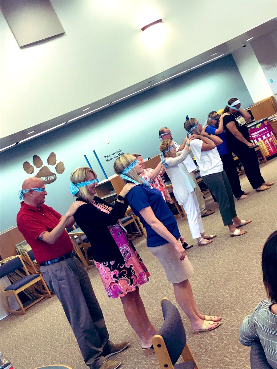 nstreet_teaches's tweet photo. Trust βοΈ
Communication βοΈ
Making blindfolds into hair bows... πβοΈβοΈβοΈβοΈ
#caesseeussoar #teambuilding #adminbootcamp #teamwork https://t.co/vK9WWixDjJ