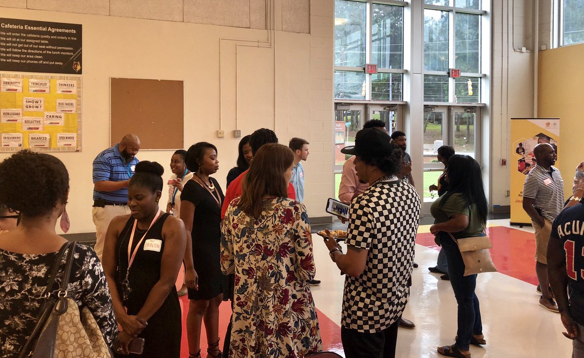 KaraStimpson's tweet image. The last 3 days @apsyoungms have been magical! Our staff are 💯!! Our kids are so lucky to have these amazing individuals who are prepping so hard before they meet them! #routines #perfectpractice #itsamovement #luckyprincipal