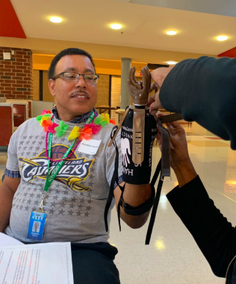 LaneDebra's tweet photo. We had an amazing day today building prothetic hands to help community @ACPSk12 Thank you @OdysseyTeams! Frank continues to 'wow' us! https://t.co/y06A5iPkPE
