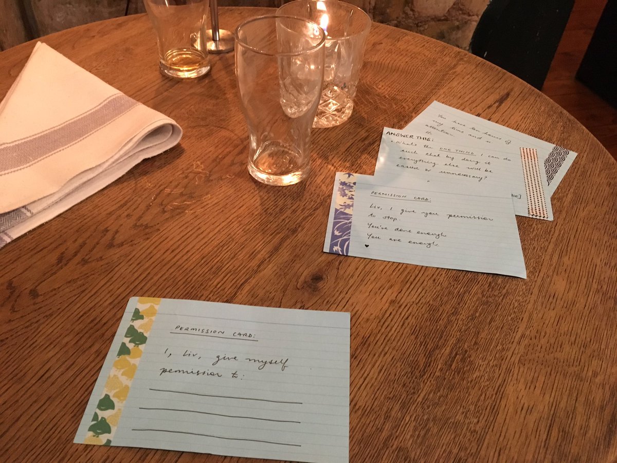 OComberti's tweet photo. When a friend offers to help you get unstuck on a project and turns up with handmade prompt cards. @Sam_Meikle, I can’t even..! 😍 https://t.co/NHSenZYXvS