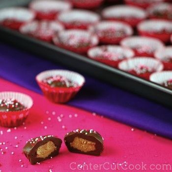 CenterCutCook's tweet image. Homemade Peanut Butter Cups: centercutcook.com/homemade-peanu… #food #recipes #candy #truffles #desserts #holiday