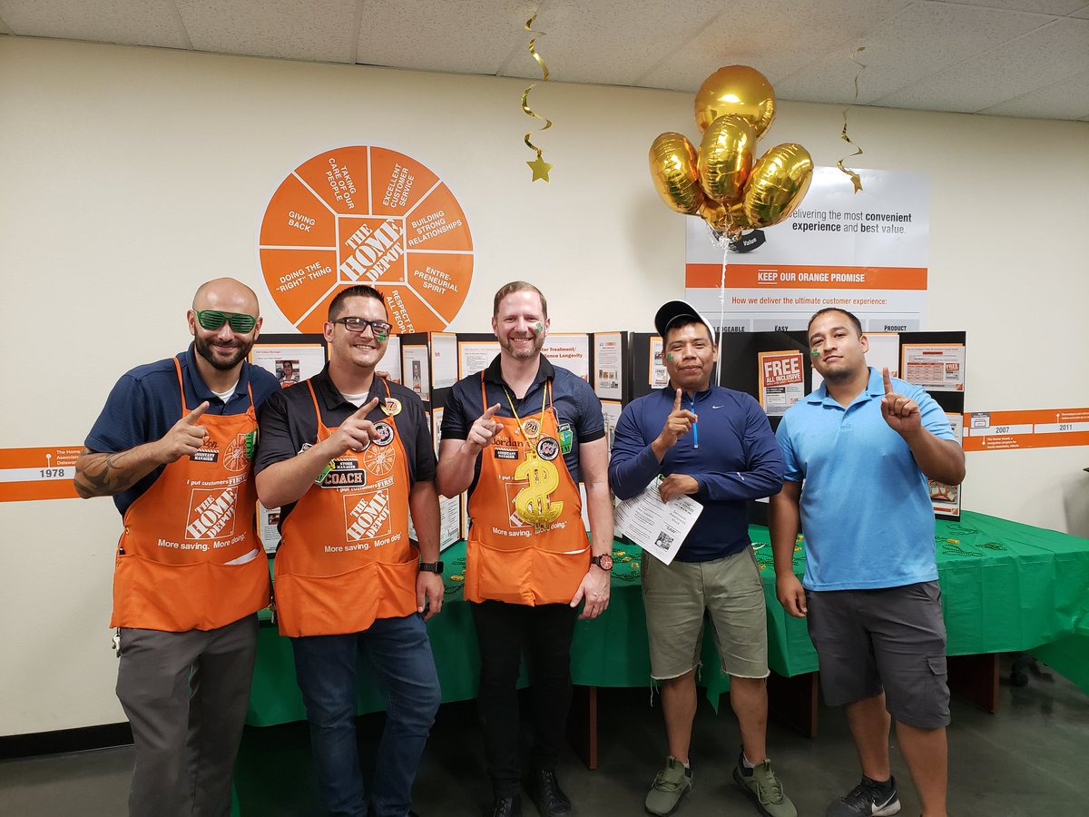 Courtney_6946's tweet image. Training associates for  #paccentralsaw, let's drive pipeline and win in specialty this half! @JRuhga @HDJamesEaves @BrandonHD6946 @jordynilsson @MCortezTHD327 @mdparrett