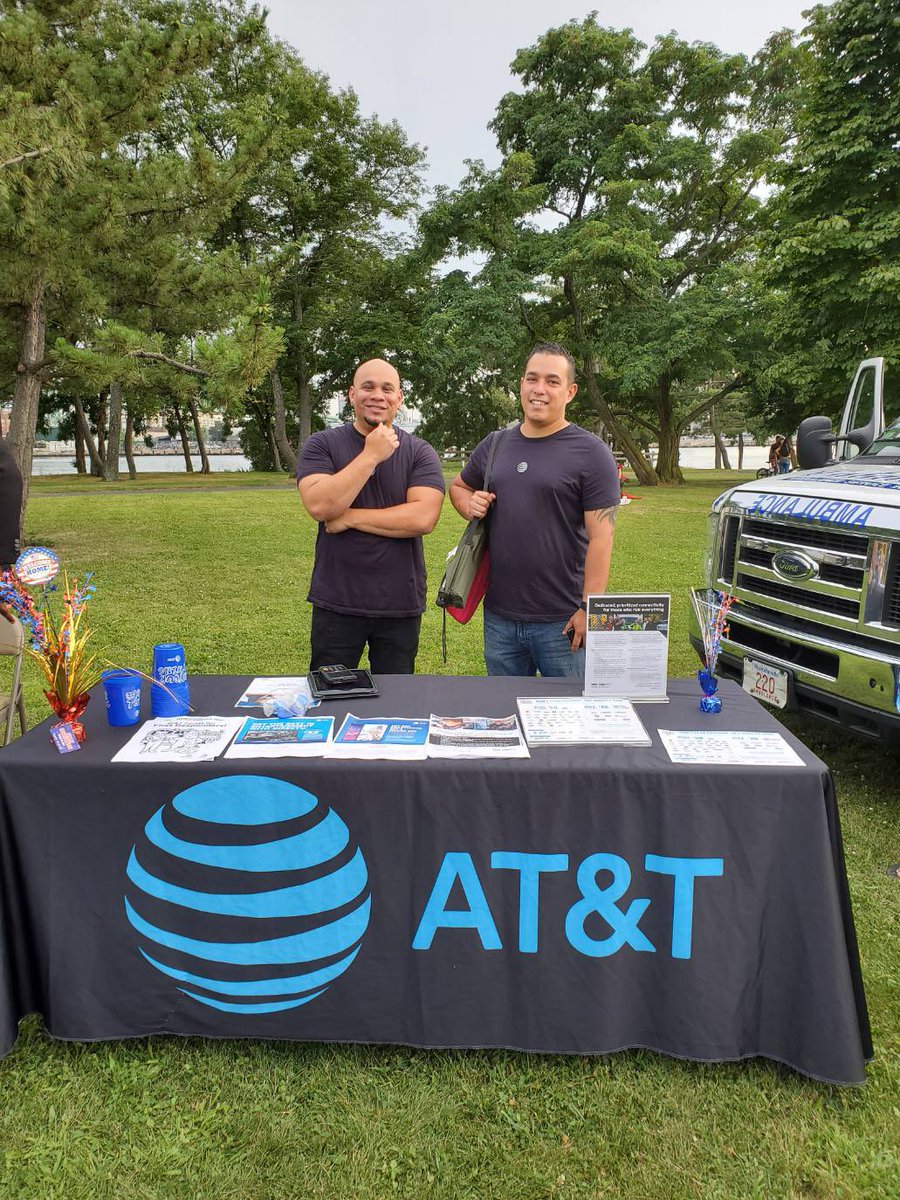 RayPagan8's tweet photo. Representing #ATT at #NationalNightOut along side @CHELSEAPOLICE @ChelseaFire_MA &amp; many more great organizations. #OurNe @BaezYasmine @SherryT2020 @pnixnix @WilliamGStovall https://t.co/VGjF1Bz3zD