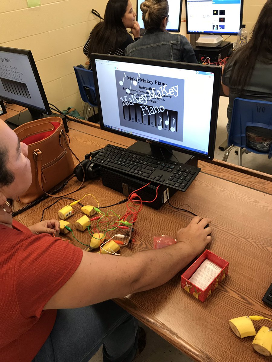 DannyTRhonda's tweet photo. Just a little @makeymakey fun with our @scratch trainings this week! #bananapiano #PlayDohcontroller #MissionCodes https://t.co/qLBndKQuog