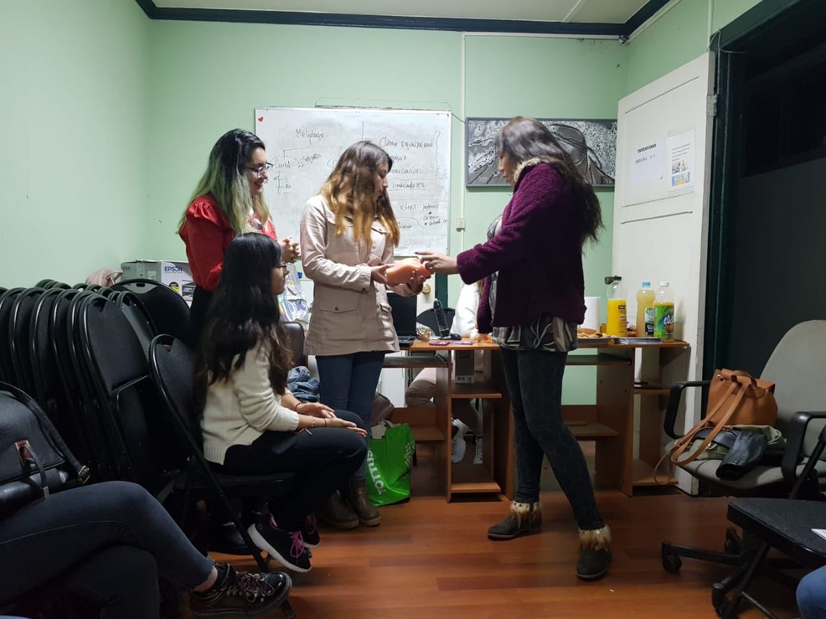 TransLibera's tweet photo. Taller con alumnas de psicología de la ucn sobre ITS y VIH, además temática trans y sensibilización #transexual #transgenero #trans #vih #comunidadtrans #transgender #educaciontrans https://t.co/pe60TkzDQT