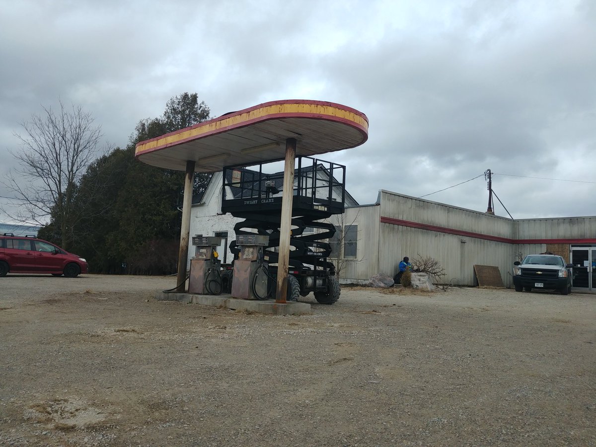 DevonMHogue's tweet photo. Did you catch a glimpse of #Cbridge on this week's @HandmaidsOnHulu? I wouldn't blame you if you missed seeing #PerformanceCycle and Beaverdale Road - they looked a wee bit different than normal... Look for LOTS of familiar sights in the upcoming season finale!! https://t.co/o1iPC0EsH1