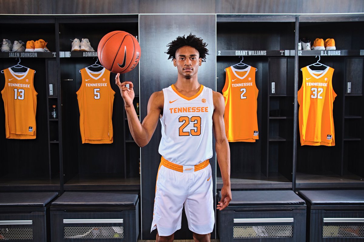 MarkGriffinVOL's tweet photo. ⁦@Vol_Hoops⁩ ⁦@Vol_Sports⁩   Welcome to Big Orange Country!!!  🍊🍊🍊🍊🍊🍊🍊🍊🍊🍊🍊 https://t.co/AI8eOALUG8