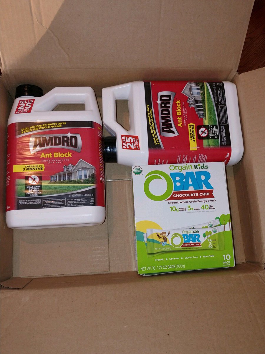 ChrisPisanoWMN's tweet photo. Dear @AmazonHelp @amazon ,  I’m no nutritionist but I’m pretty sure packing ant #poison in the same box as my toddlers granola bars is a bad idea... if not deadly!
#NoQualityControl https://t.co/s2Gyevbkej