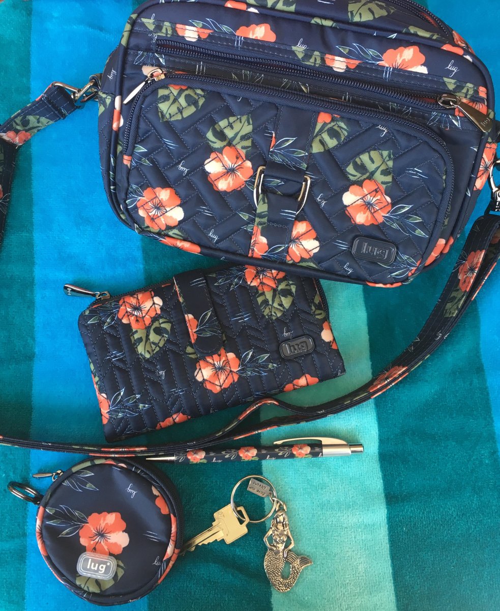 colleenpattrson's tweet photo. The Aloha Navy print is my #summerwithlug favourite! Feeling tropical even when it's raining. https://t.co/CvTWapKxrw