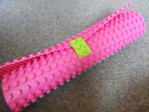 StrictlyBriksUK's tweet photo. We were sent a double sided 15 square inch silicone mat from Strictly Briks to review. The mat rolls up to reduce storage space and is cleverly held together with a connector piece to stop it unrolling.

Thanks for sharing @musingstiredmum

https://t.co/t0qvlCYKSb https://t.co/uMXwMwerR0