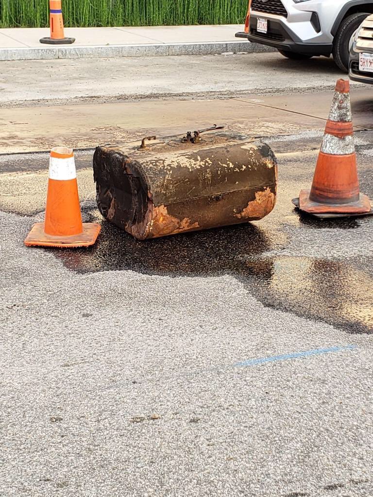 LiveBoston617's tweet photo. 🔘NOW🔘

“How bad are the potholes in East Boston? Bad enough that an ambulance hit one on Bremen St. and lost their fuel tank.”
-@doogs1227

#Boston #Live #Now https://t.co/Agg1Lp3mFJ