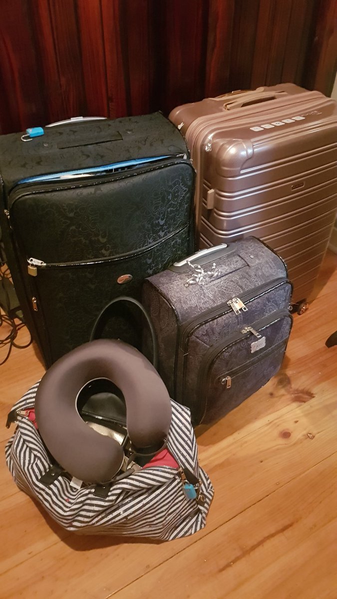 SanctuaryAngel's tweet photo. Ooops.
Dragging these around when I land in Vancouver, will be fun π
#PackingItIn #LotsofStuff #DefinitelyNotAMinimalist
#DestinationVancouver https://t.co/G7CJC7q406