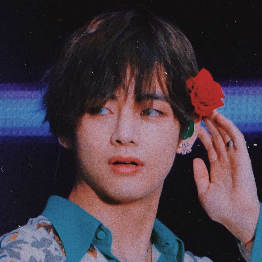 bloomingkookv's tweet photo. tequila, tacos, tango &amp; taekook • taekook au🌹

Onde Taehyung foi obrigado a morar com o pai no México e Jeongguk é o garçom e dançarino safadinho do restaurante do papai Kim querendo conquistar o filho difícil do patrão.

#taekookau #kookv #vkook #taekook https://t.co/7V4pMFHgGJ
