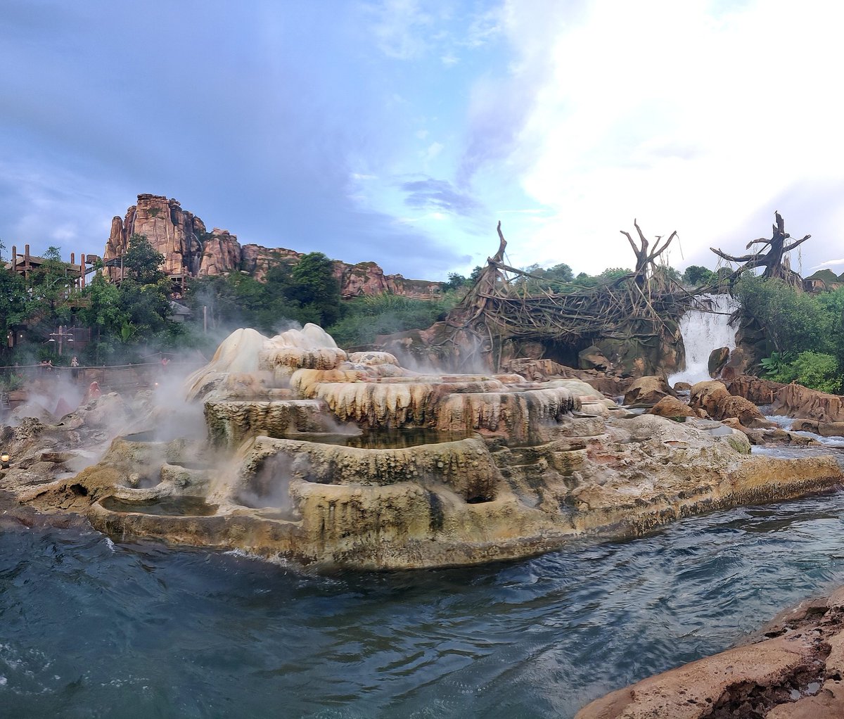 triggernel's tweet image. Shanghai Disneyland was everything. Some of Disney's best work to date!