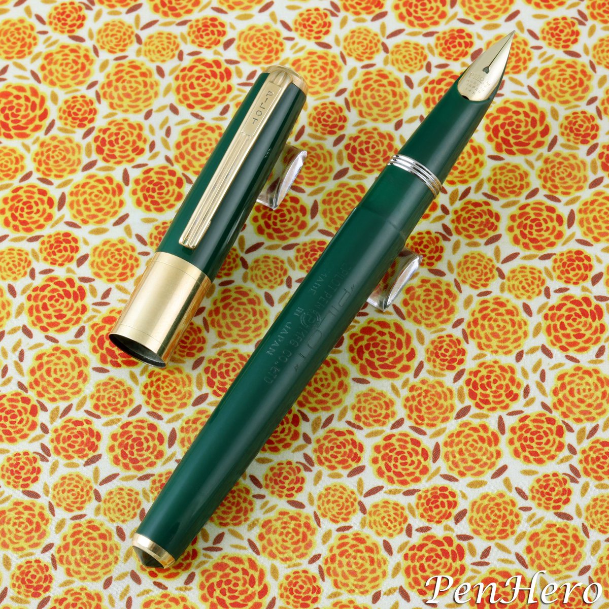 PenHero's tweet photo. Pilot Super fountain pen in green c. 1956 
#pencollecting #fountainpen #pilot #pilotjapan #super  #penhero https://t.co/W4kmegH8hq