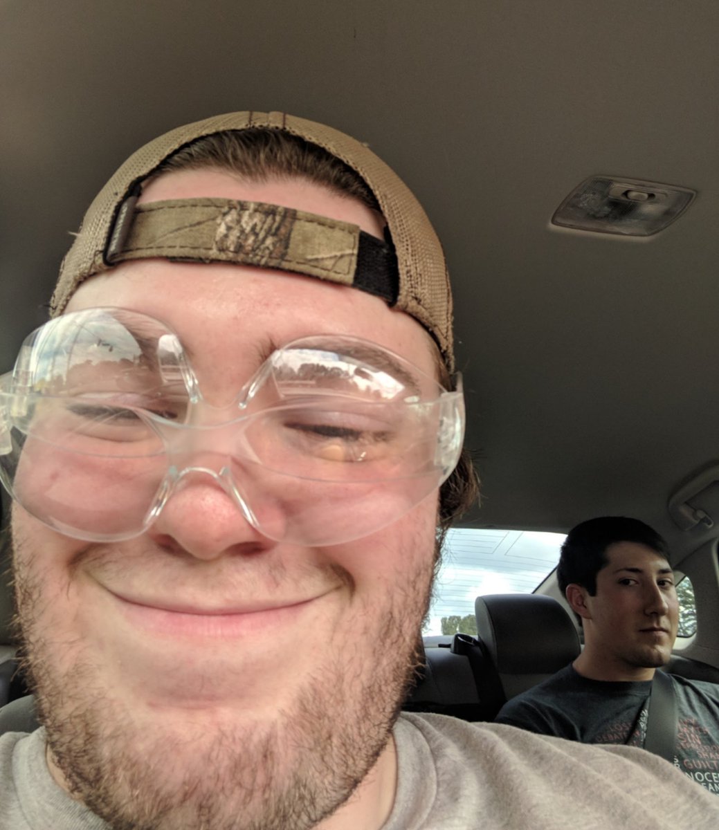 Berrya520's tweet photo. Me: *doing something stupid*
Matt: *look of disgust* https://t.co/RszjXGlKCx