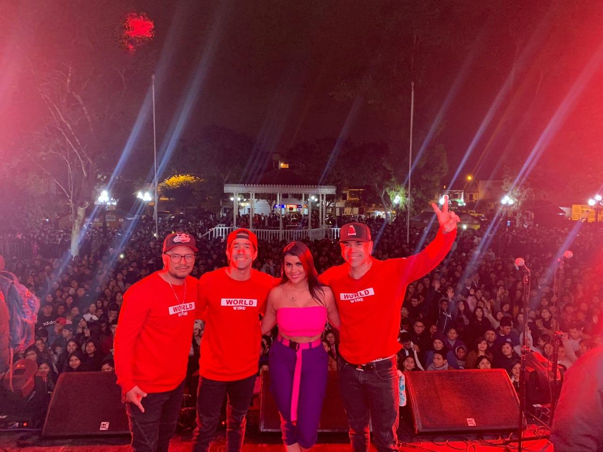 muni_pachacamac's tweet photo. Ahora desde la Plaza de Armas el distrito: “Los Barraza”. Feliz 446 Aniversario Pachacámac 🎉!!
#PachacamacEstaDeFiesta
#LosBarraza
#FelizAniversario https://t.co/lA4VtgjkM1