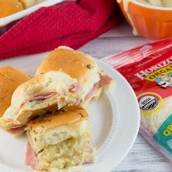 CenterCutCook's tweet image. Ham and Cheese Sliders: centercutcook.com/ham-and-cheese… #food #recipes #appetizers #snacks #meat #pork #sandwiches #burgers #wraps