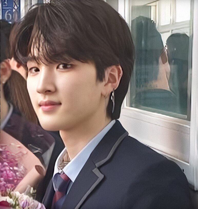 superioryohan's tweet photo. moon hyunbin the type of boy to be everyones school crush https://t.co/o9RToUBloT