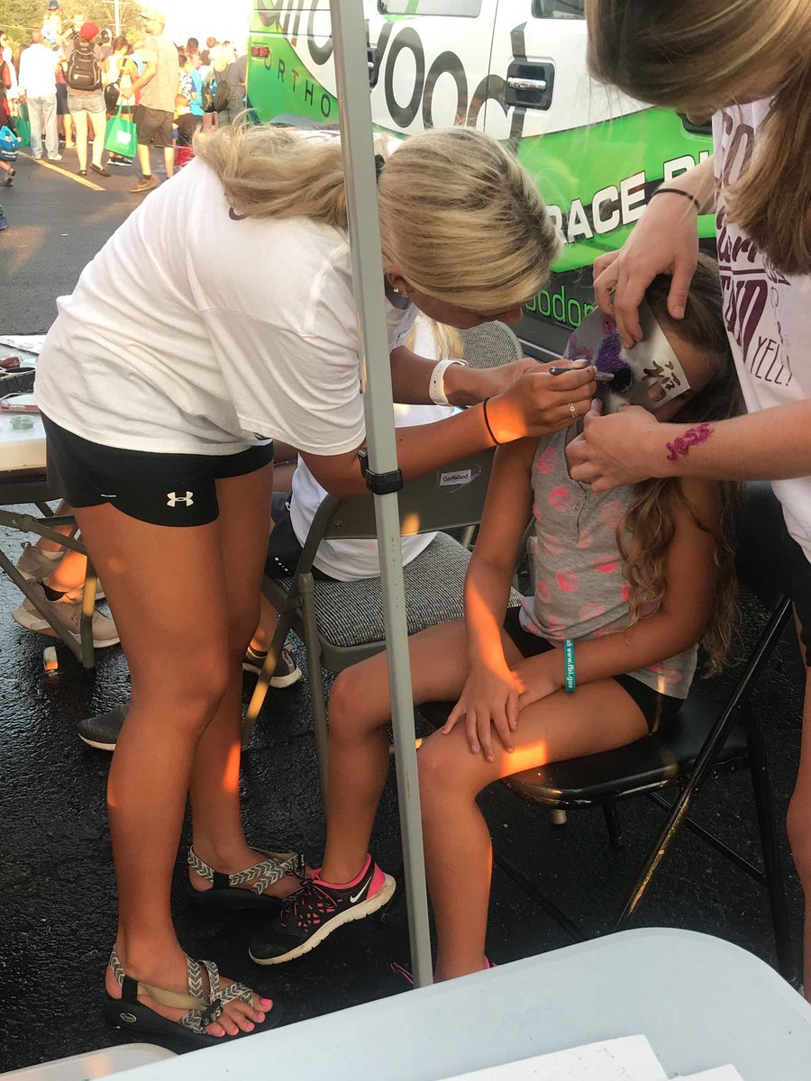 Lebanon_cheer's tweet photo. Our senior cheerleaders answered the call to serve tonight at National Night Out! #buildingcommunity
#changethegame
@LebanonPolice @LHS_AthleticDir https://t.co/vICpf0ucmv