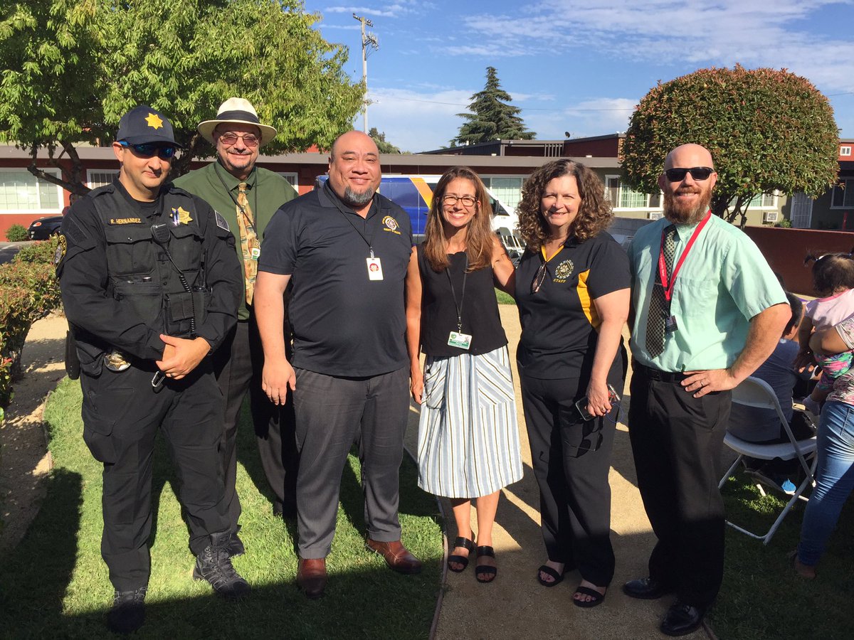 LisaLisalew's tweet photo. National Night Out @ Crawley! #NationalNightOut #BePremier #CommunityPartnersRock #FSUSD https://t.co/WPy2esT6x2