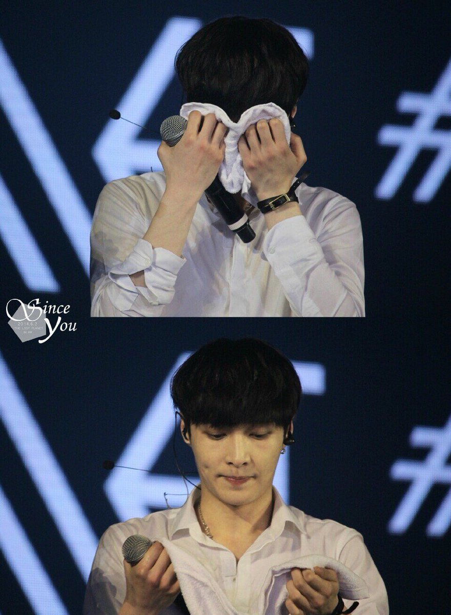 zyxvltn's tweet photo. yixing always wipes his sweat with two hands ๐ฅบ some things really don't change ๐ฅบ๐ฅบ๐ฅบ๐ฅบ https://t.co/ayPVc9NRcj