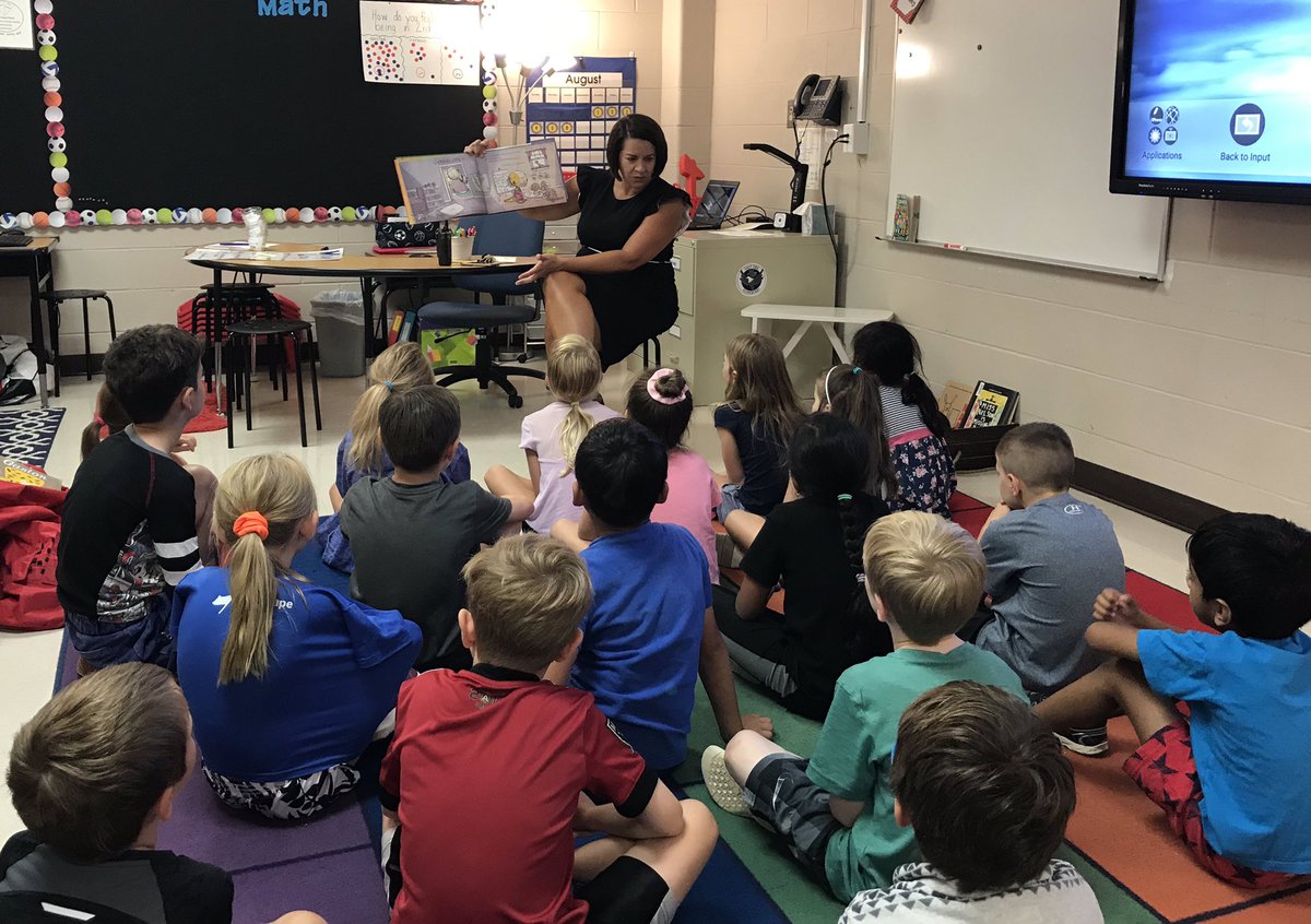SBethPen's tweet photo. Special thanks to @MGeraldiClark for a great read aloud today!! #EastSideEaglePride https://t.co/r4LrQT3vDz
