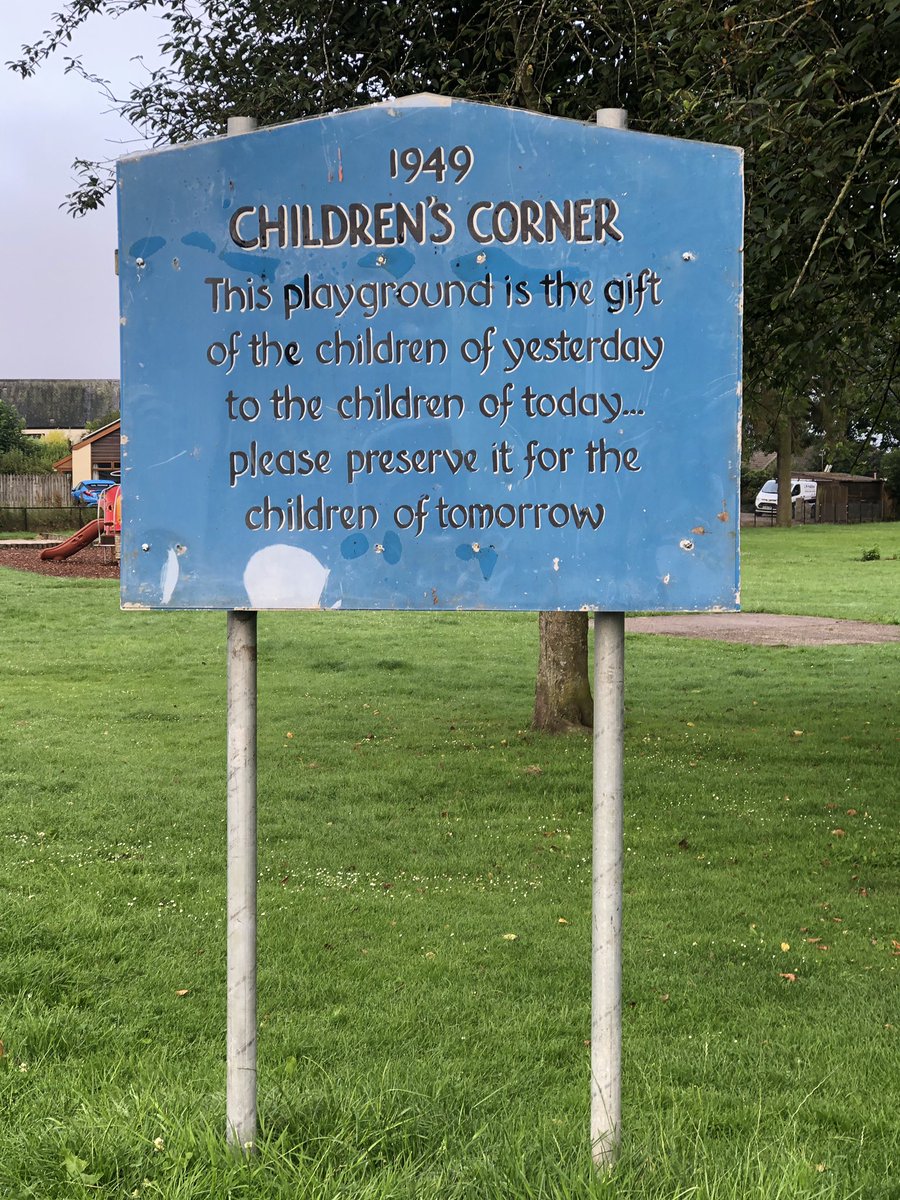 I walked past this park today. Before reading the sign, I noticed how clean and well kept the grounds were. I smiled. Another reason I ♥️ the good people of #Scotland 🏴󠁧󠁢󠁳󠁣󠁴󠁿 #ChildhoodMemories  #bethechange #Scottish #environmental #Children #CleanUp #welldone