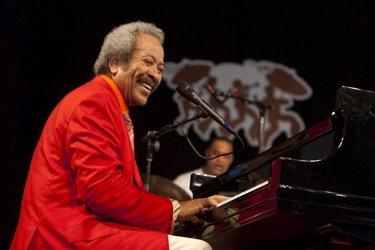 UniRadio997FM's tweet photo. Slide: escuchar el Blues, sentir el Blues. De B.B. King y Allen Toussaint a Dr. Jazz y The Teskey Brothers.
#MartesAzul https://t.co/XsSCtng4N5
