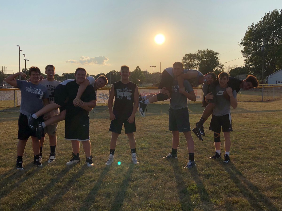 SFStormfootbal1's tweet photo. #Buddycarry group winners @kdbenn22 with #huddlegroup win!! 1st win of the summer!! #Competition #teamwork #OneMoreRound https://t.co/wGm1Z5M2fl
