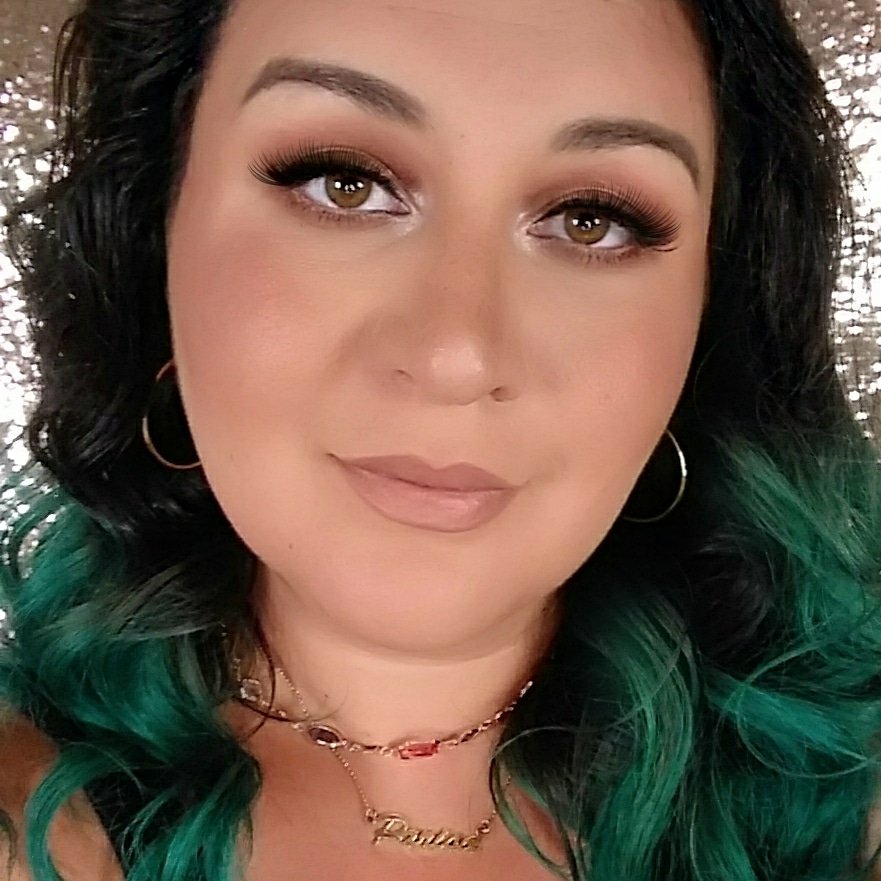 Did you catch my new video I posted earlier today? Massive makeup haul from TJMaxx. You can watch here: youtu.be/vVVZ_WqphhU
#makeup #makeuplover #makeupjunkie #makeuphaul #tjmaxx #tjmaxxfinds #greenhair #motd #muotd #ootd #tjmaxxhaul #tjmaxxmakeup #deals #DealsoftheDay