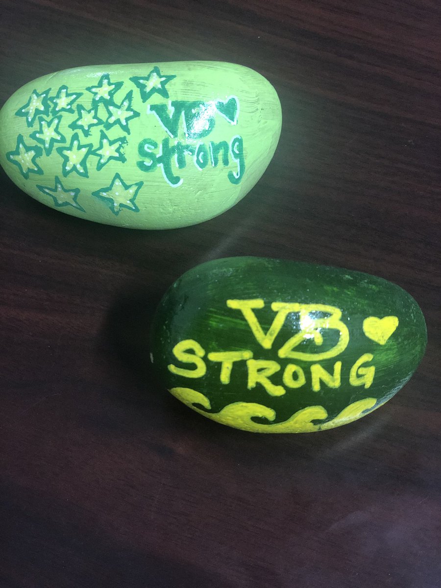 JessBowmanSAC's tweet photo. Look what I got today!! Thank you @kmtroch!! 💛💚 #trochrocks #vbstrong https://t.co/vKdbKAIXSU