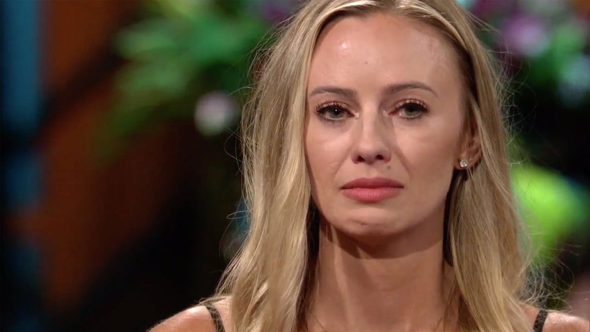 BachelorBitchin's tweet photo. People who need to be voted off the island: #BachelorinParadise https://t.co/skxL3MZTvd