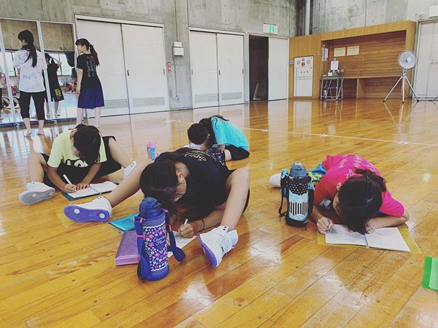 urakata_fromLS's tweet photo. メモメモメモ!!
・
やったこと、できたこと、
次も必ず出来るようにメモ!
#lockshow #lockshowmini #dance #kids #kunitachi #国立市 #キッズ #ダンス #memo #note #メモ #ノート #やったこと #できたこと #次も必ず出来るように https://t.co/T2G2qDWPmh