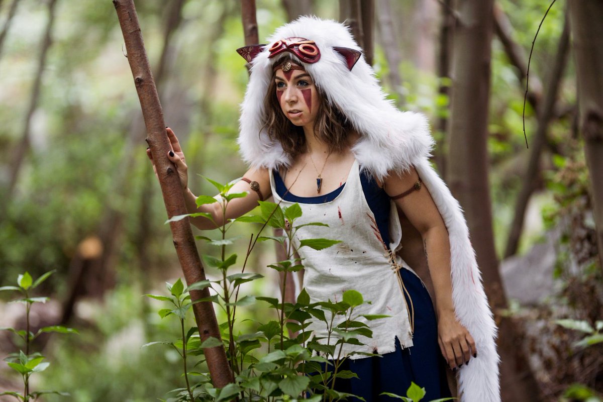I think what I love most about Princess Mononoke is that it shows how complex people can be and there really isn't a villain in the story. Cosplayer @_tundabolt #もののけ姫